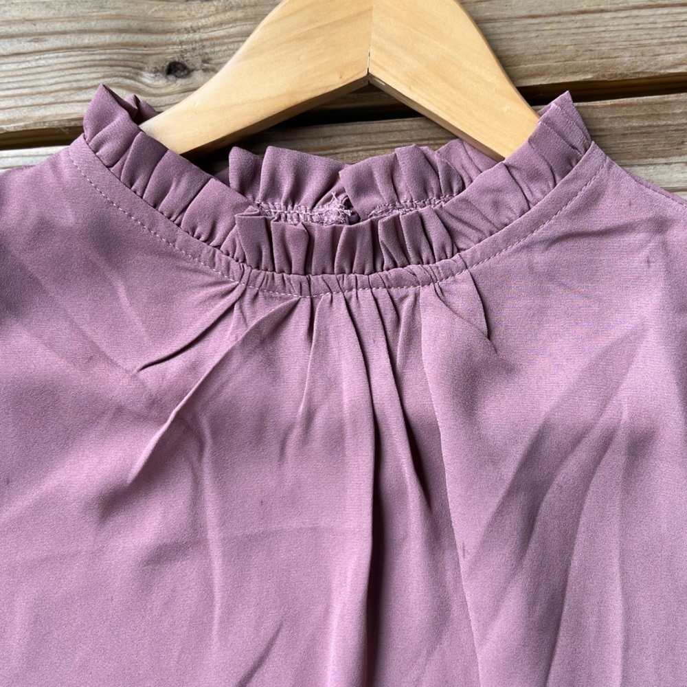 SHEIN frilled neck keyhole back latern sleeve top mediump - Picture 4 of 11